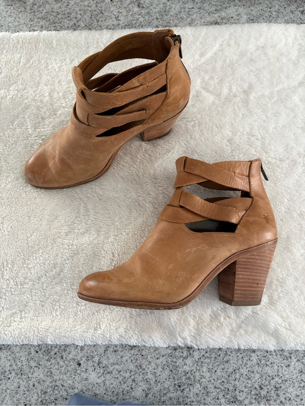 Frye Cameron Twist Bootie in tan leather stacked heels 8.5 distressed